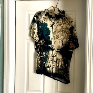 Men’s Medium Express Short Sleeve Button Down